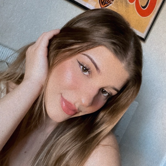 Meet your Posher, Paige - Picture 1 of 1